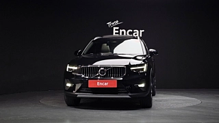 VOLVO XC40  2023