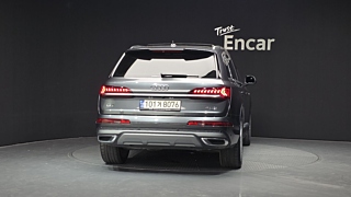 AUDI Q7 4M 2023