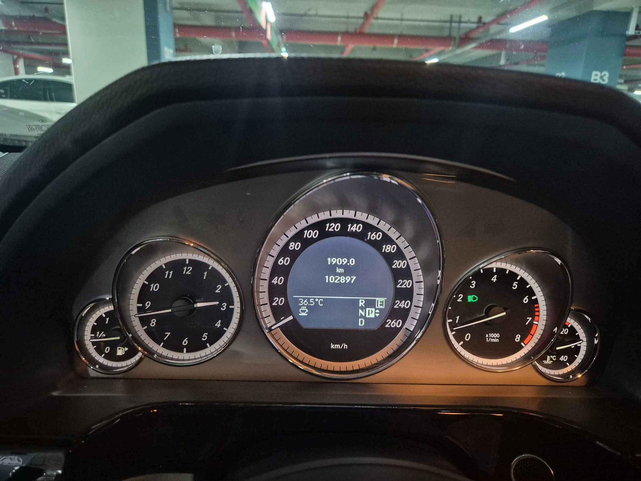 MERCEDES BENZ E-CLASS W212 2011