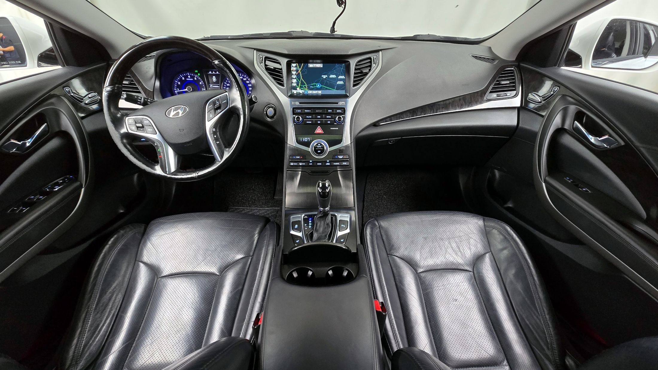 HYUNDAI GRANDEUR HG 2014