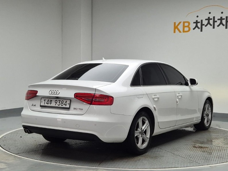 AUDI A4 2015