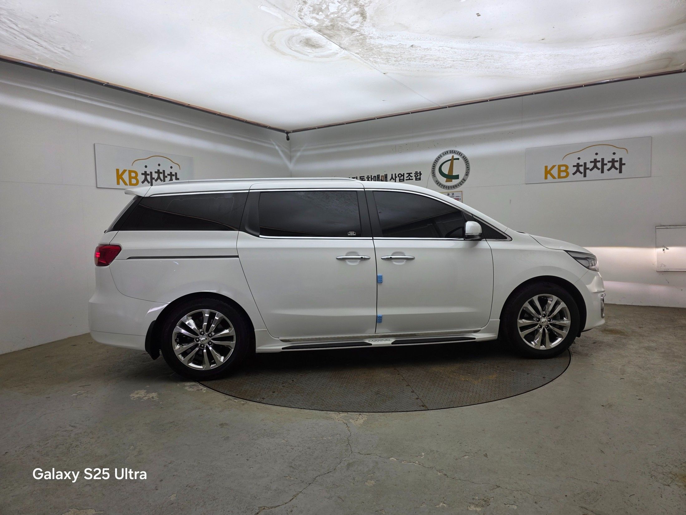 KIA CARNIVAL 2016