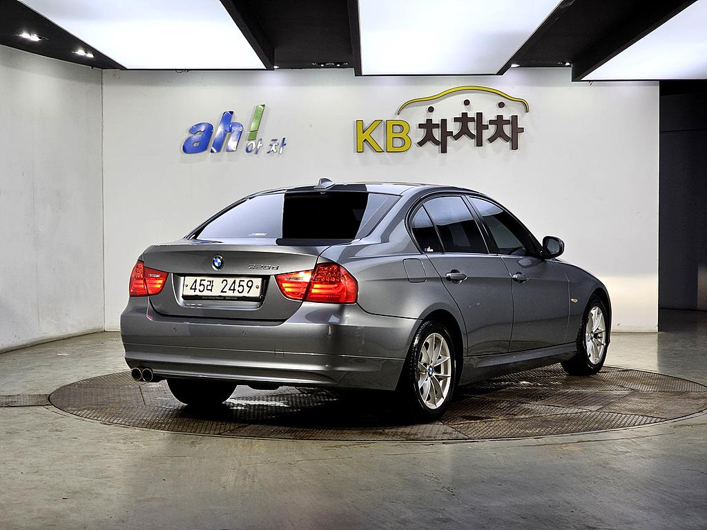 BMW 3-SERIES E90 2010