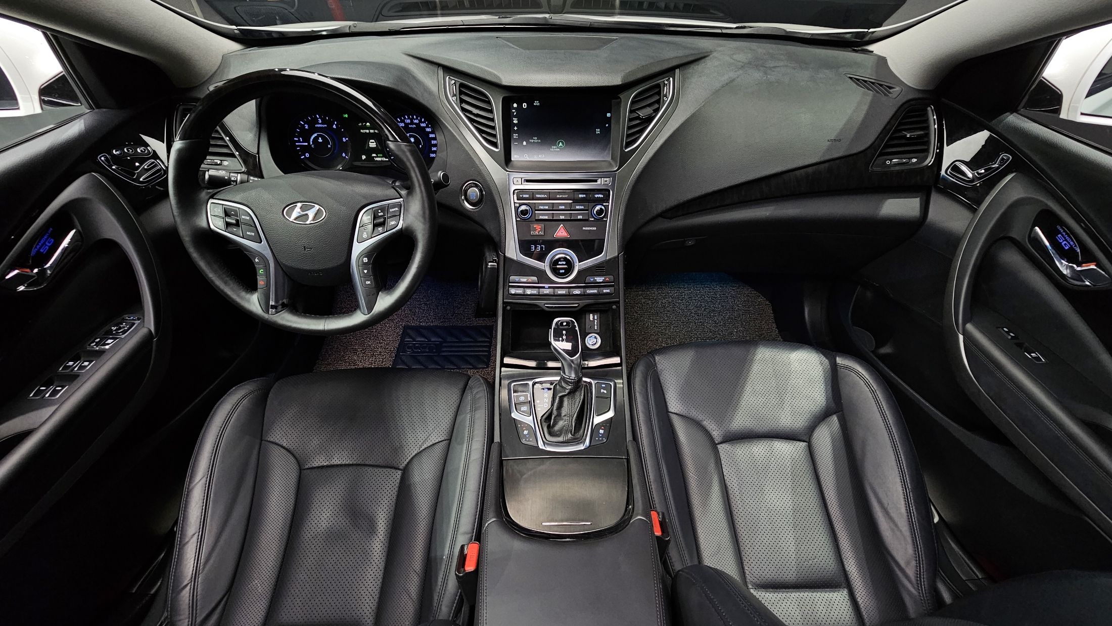 HYUNDAI GRANDEUR HG 2015