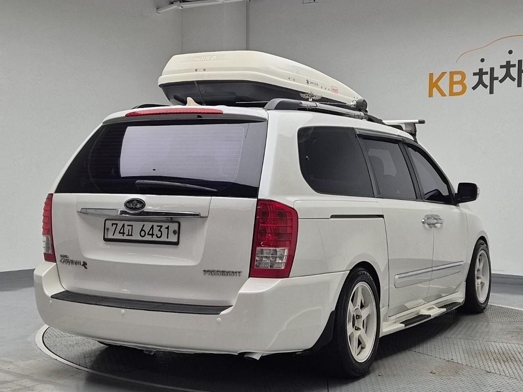 KIA CARNIVAL R 2011