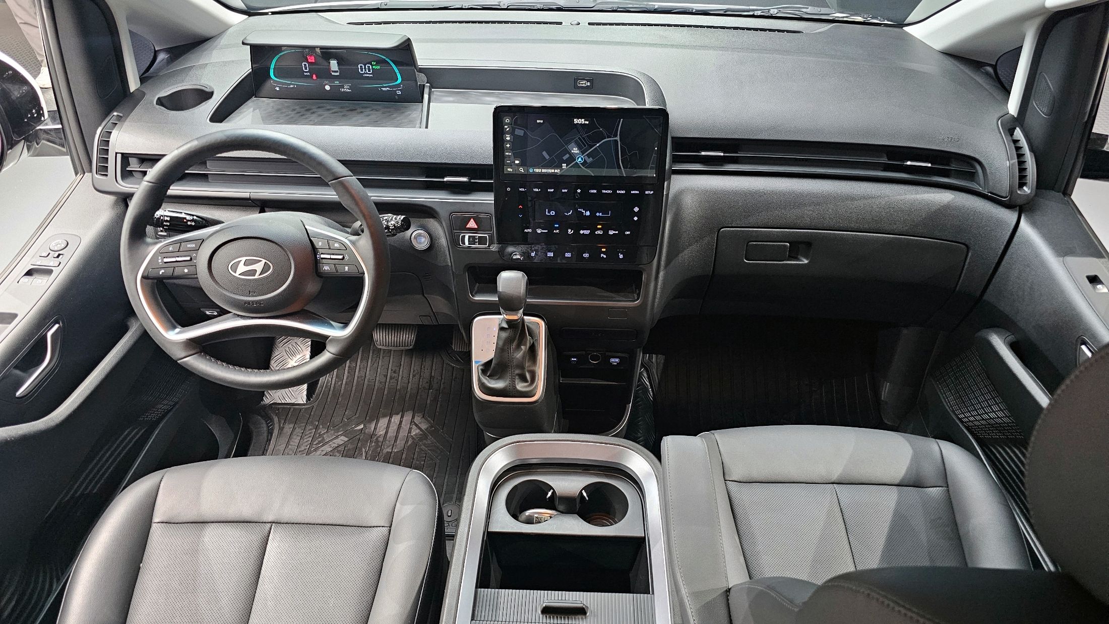 HYUNDAI STARIA 2024