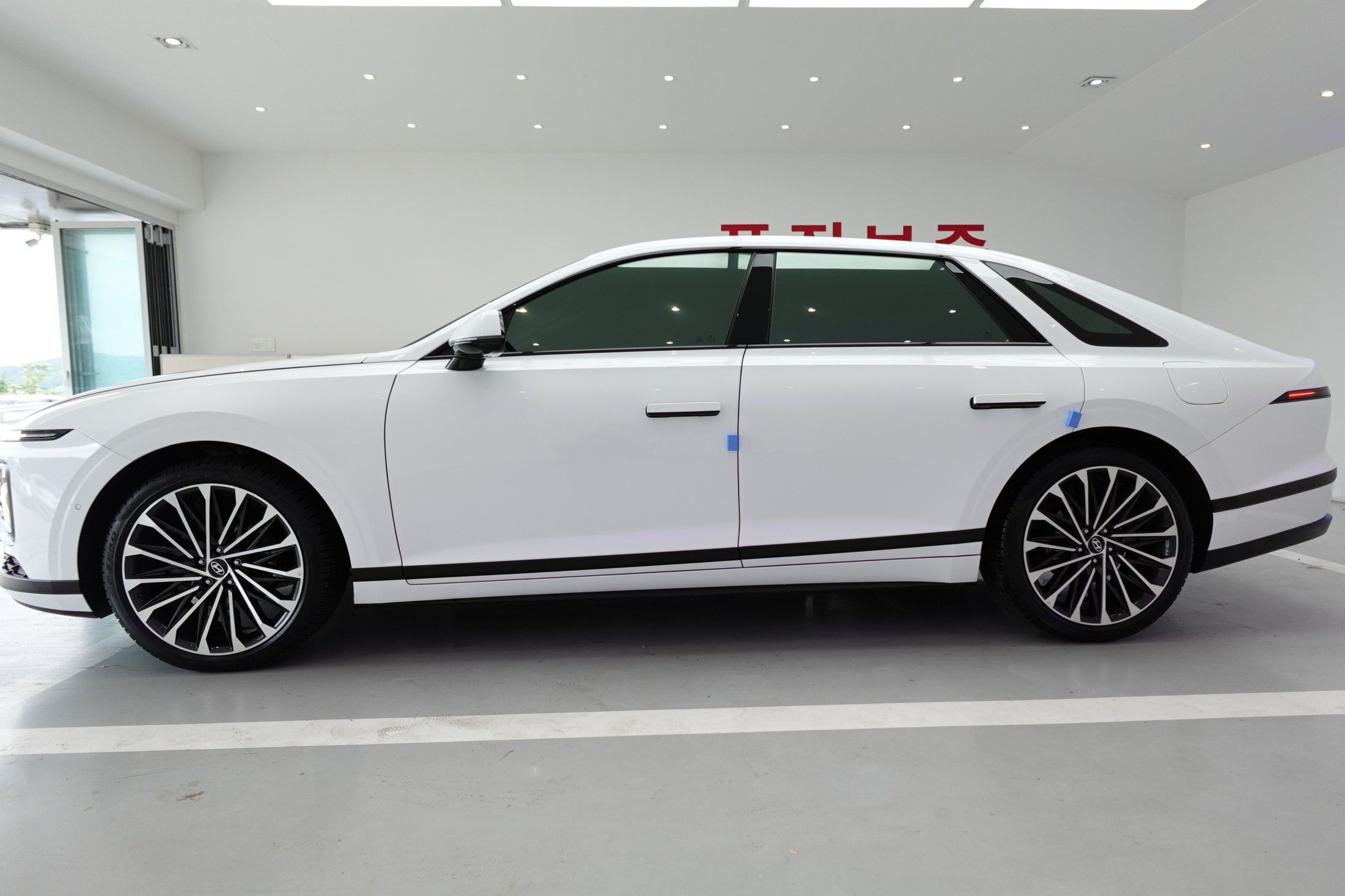 HYUNDAI GRANDEUR HYBRID GN7 2025