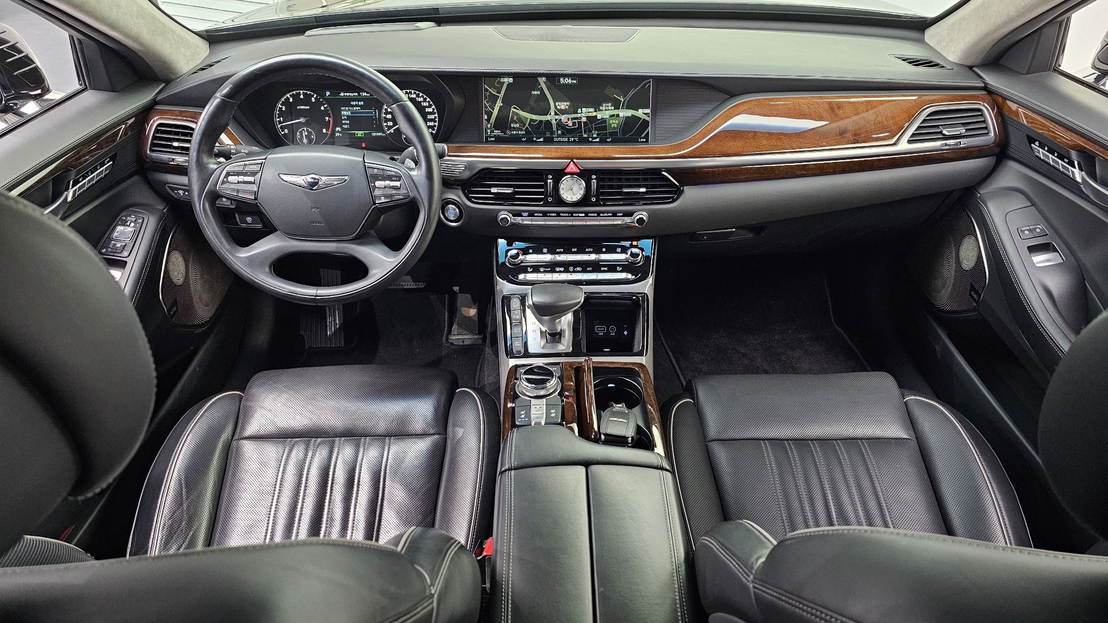 GENESIS EQ900 2016
