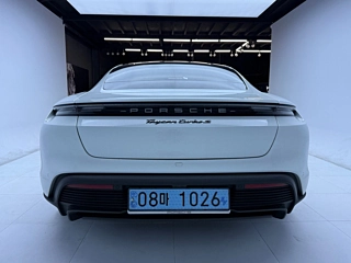 PORSCHE TAYCAN 2021