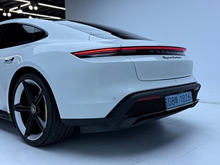 PORSCHE TAYCAN 2021