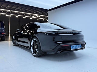 PORSCHE TAYCAN 2022