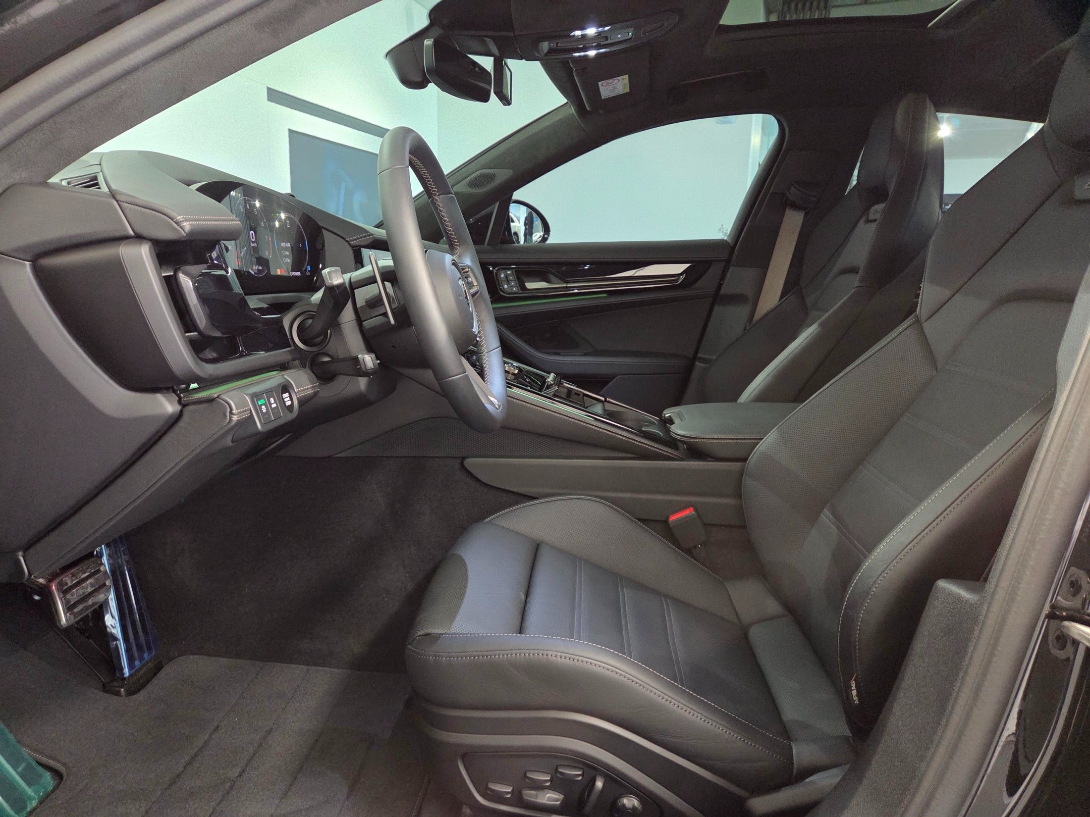 PORSCHE PANAMERA 972 2025