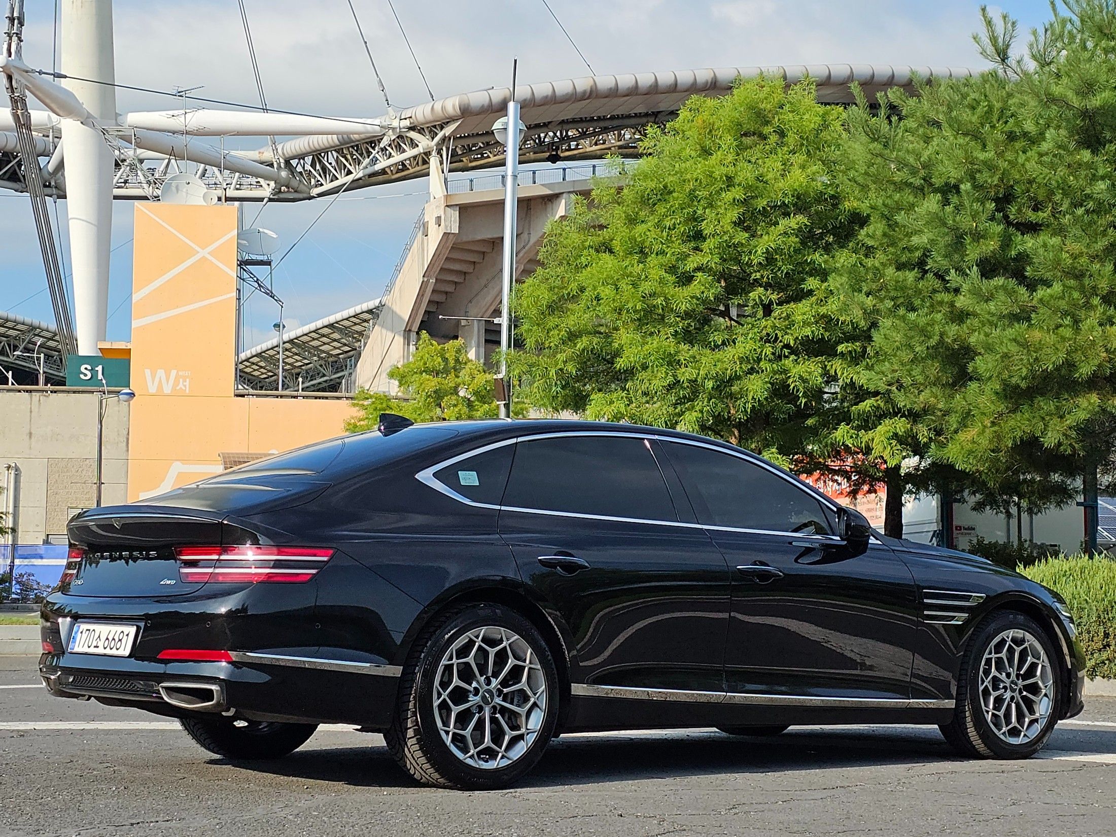 GENESIS G80 RG3 2023