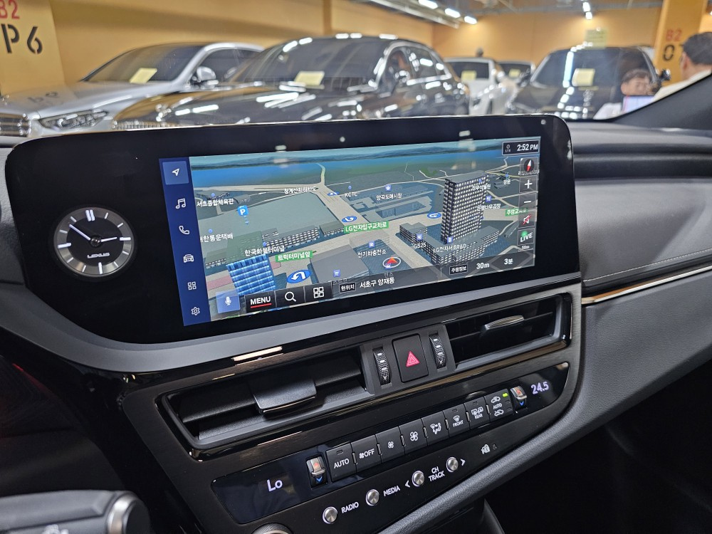 LEXUS ES300H 2025