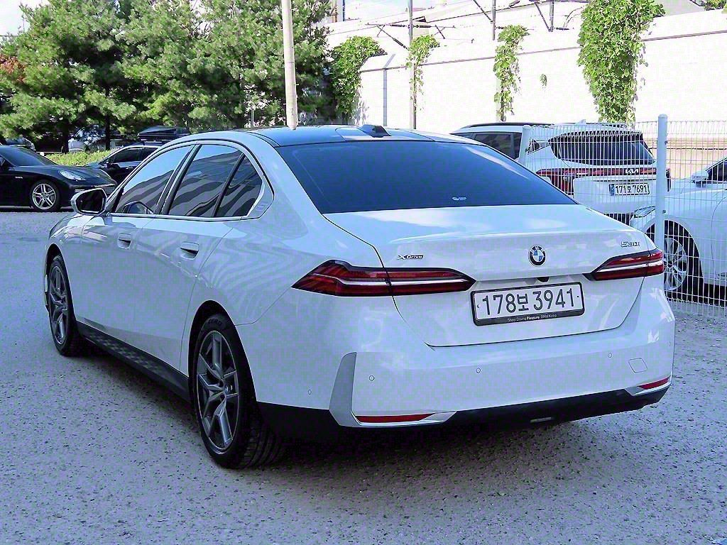 BMW 5-SERIES G60 2023