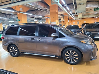 TOYOTA SIENNA 2019
