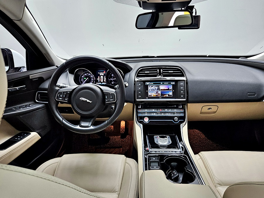 JAGUAR XE 2016