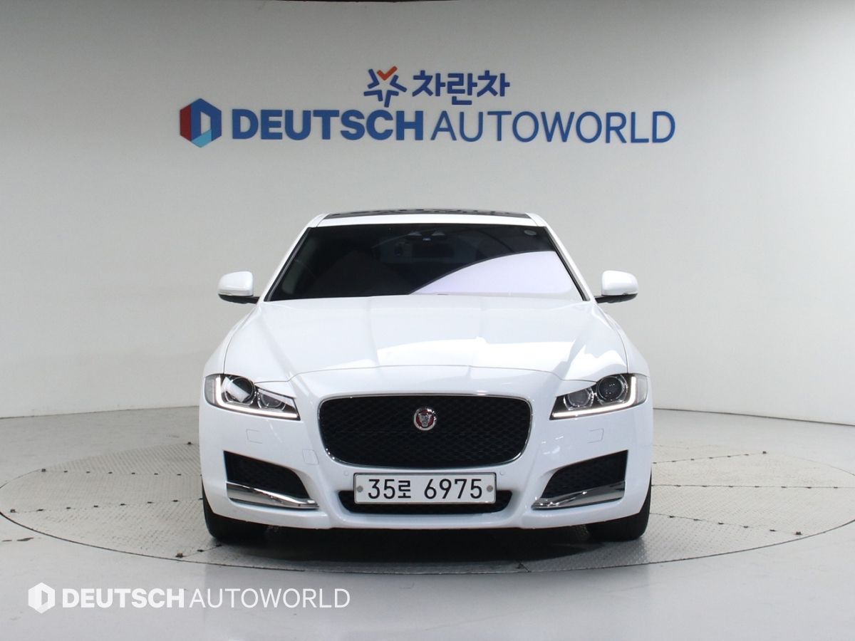 JAGUAR XF X260 2016