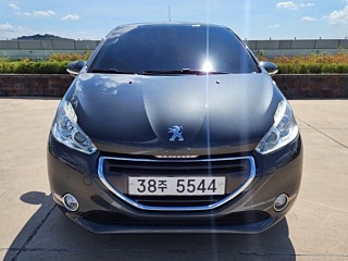 PEUGEOT 208 2013