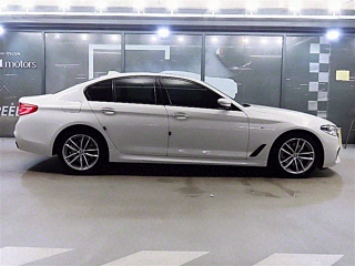 BMW 5-SERIES G30 2017