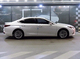 LEXUS ES300H  7 GENERATION Executive 2024