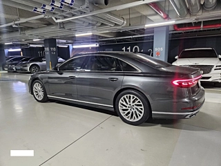 AUDI A8 D5 2021