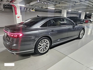 AUDI A8 D5 2021