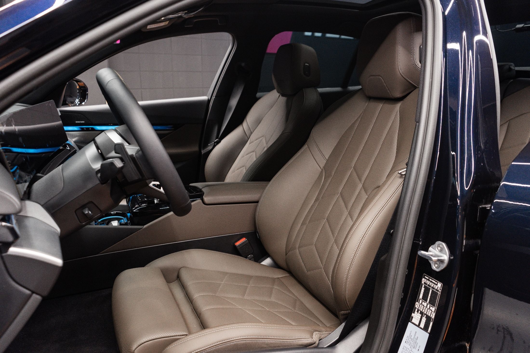 BMW 5-SERIES G60 2025