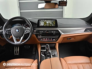 BMW 5-SERIES G30 2017