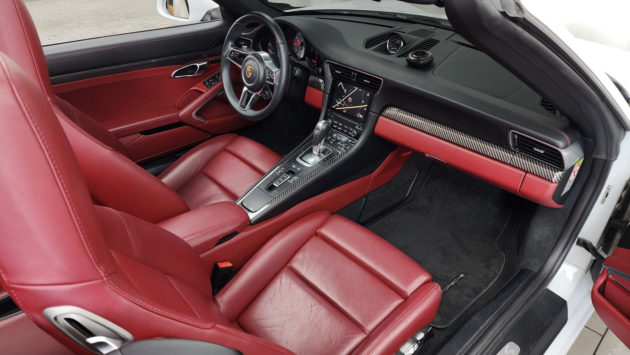 PORSCHE 911 2016