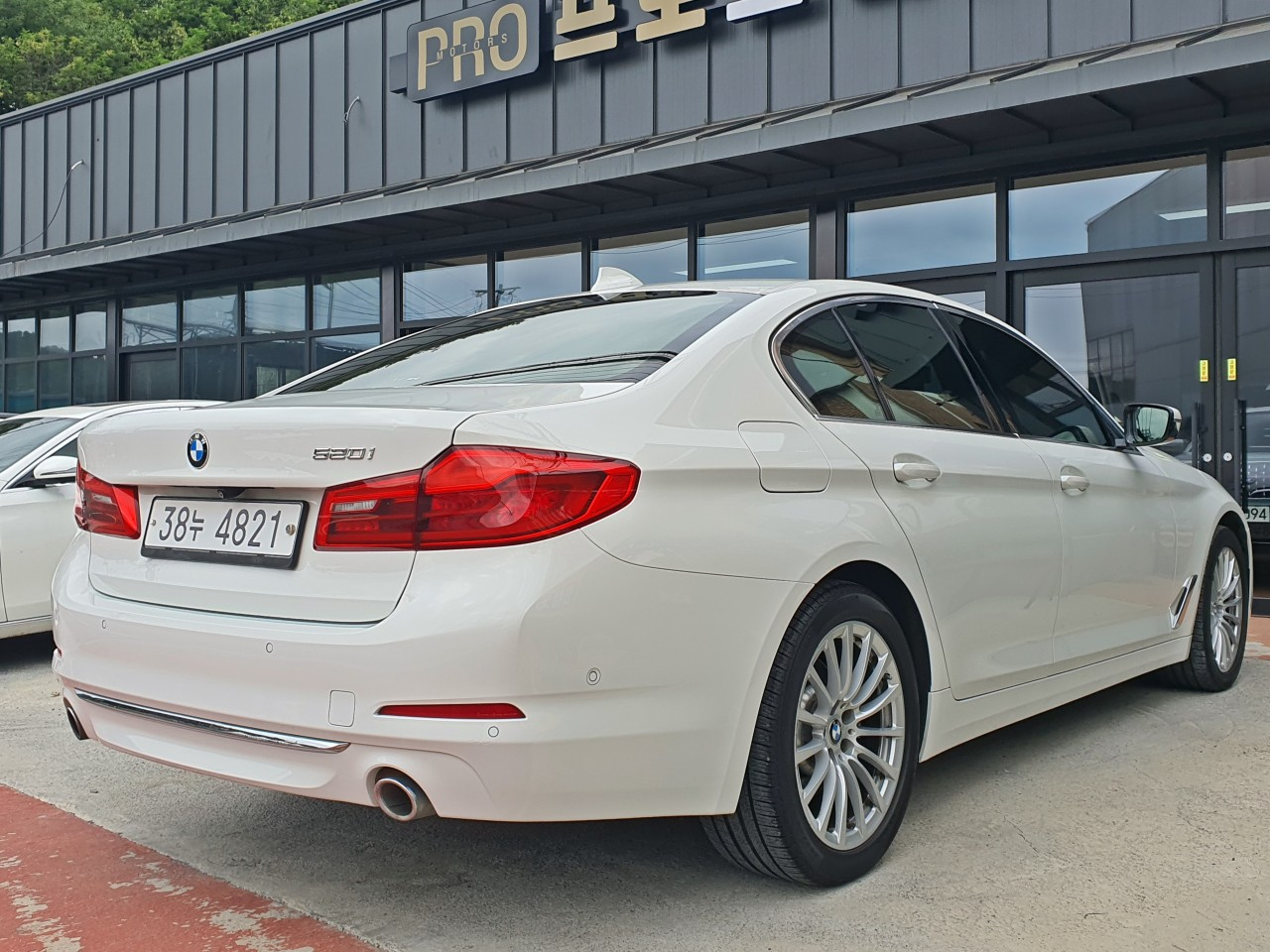 BMW 5-SERIES G30 2019