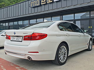 BMW 5-SERIES G30 2019