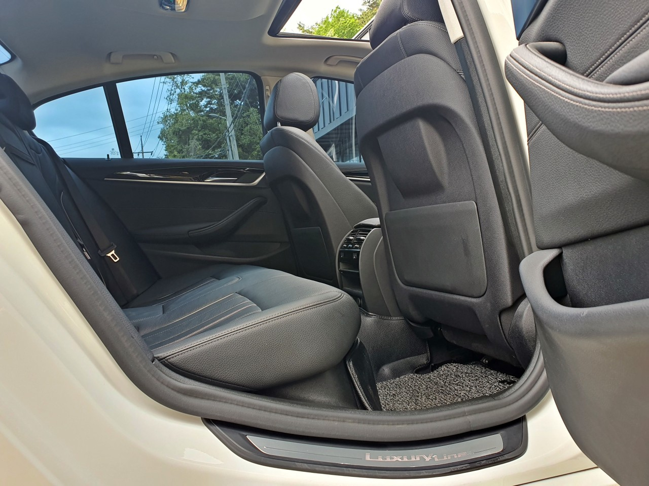 BMW 5-SERIES G30 2019