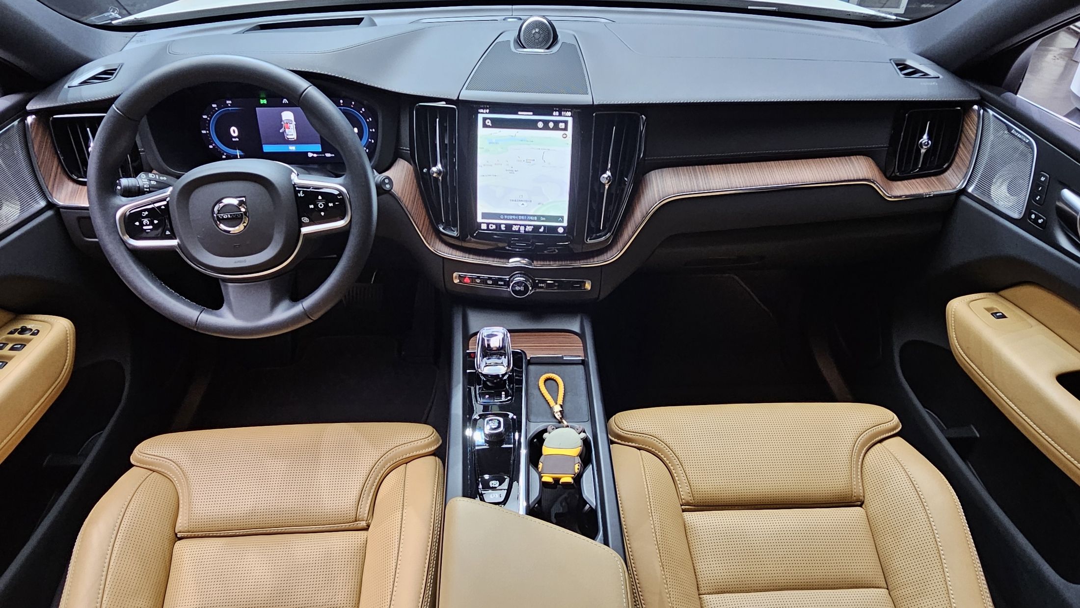 VOLVO XC60 2023