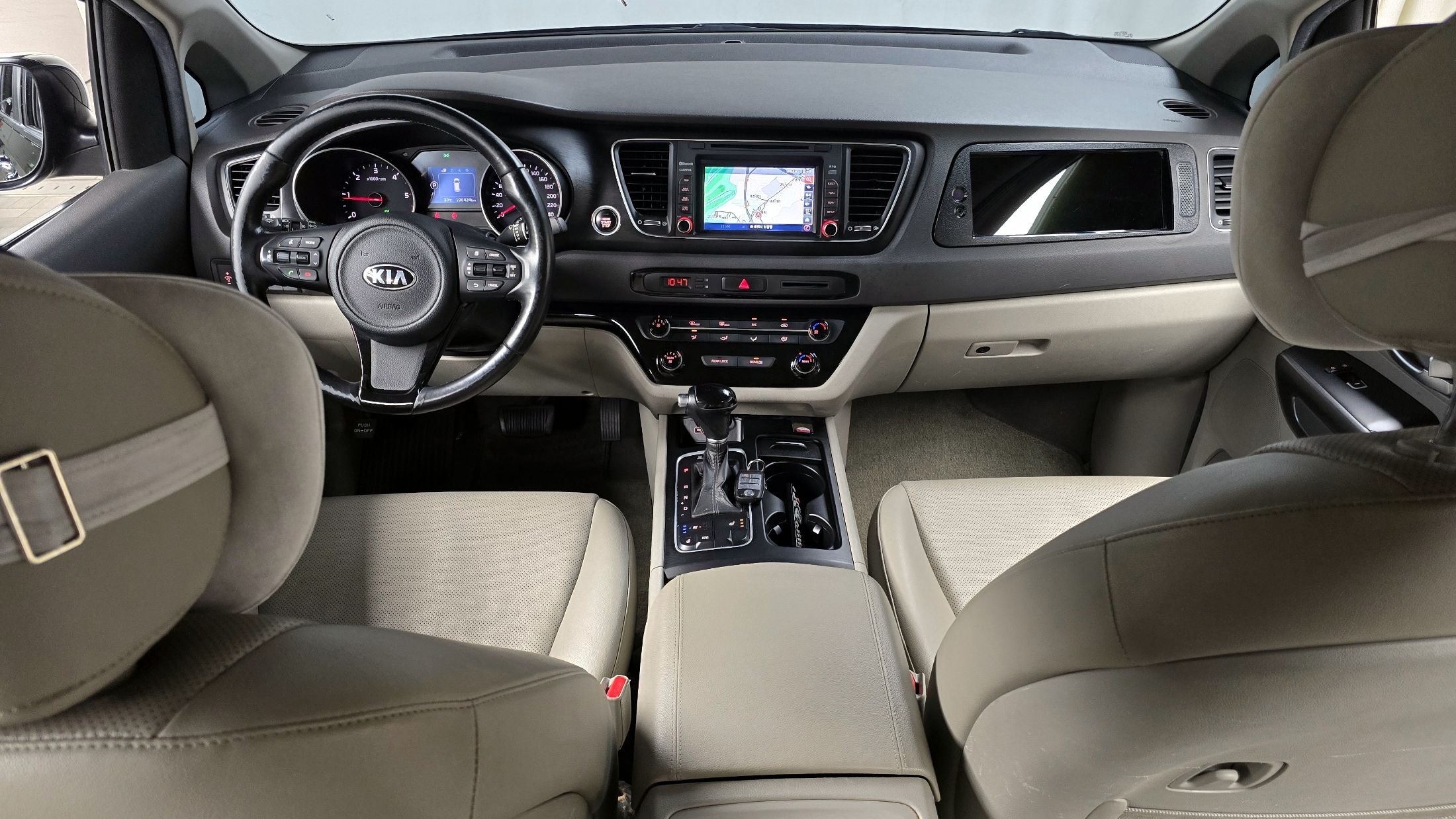 KIA CARNIVAL 2015
