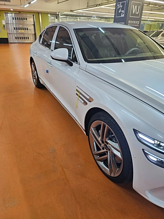 Заказать GENESIS G80 RG3