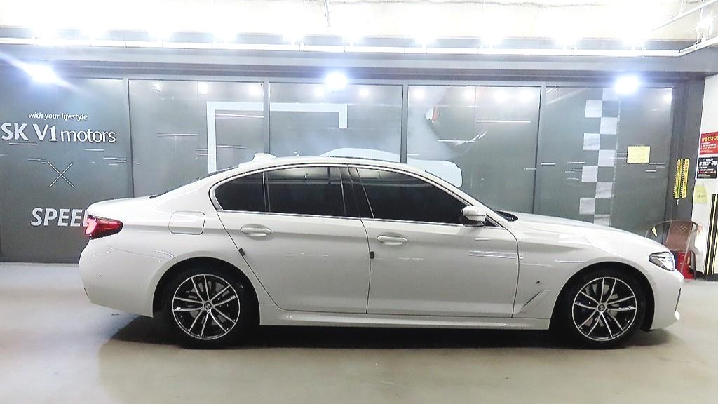 BMW 5-SERIES G30 2023