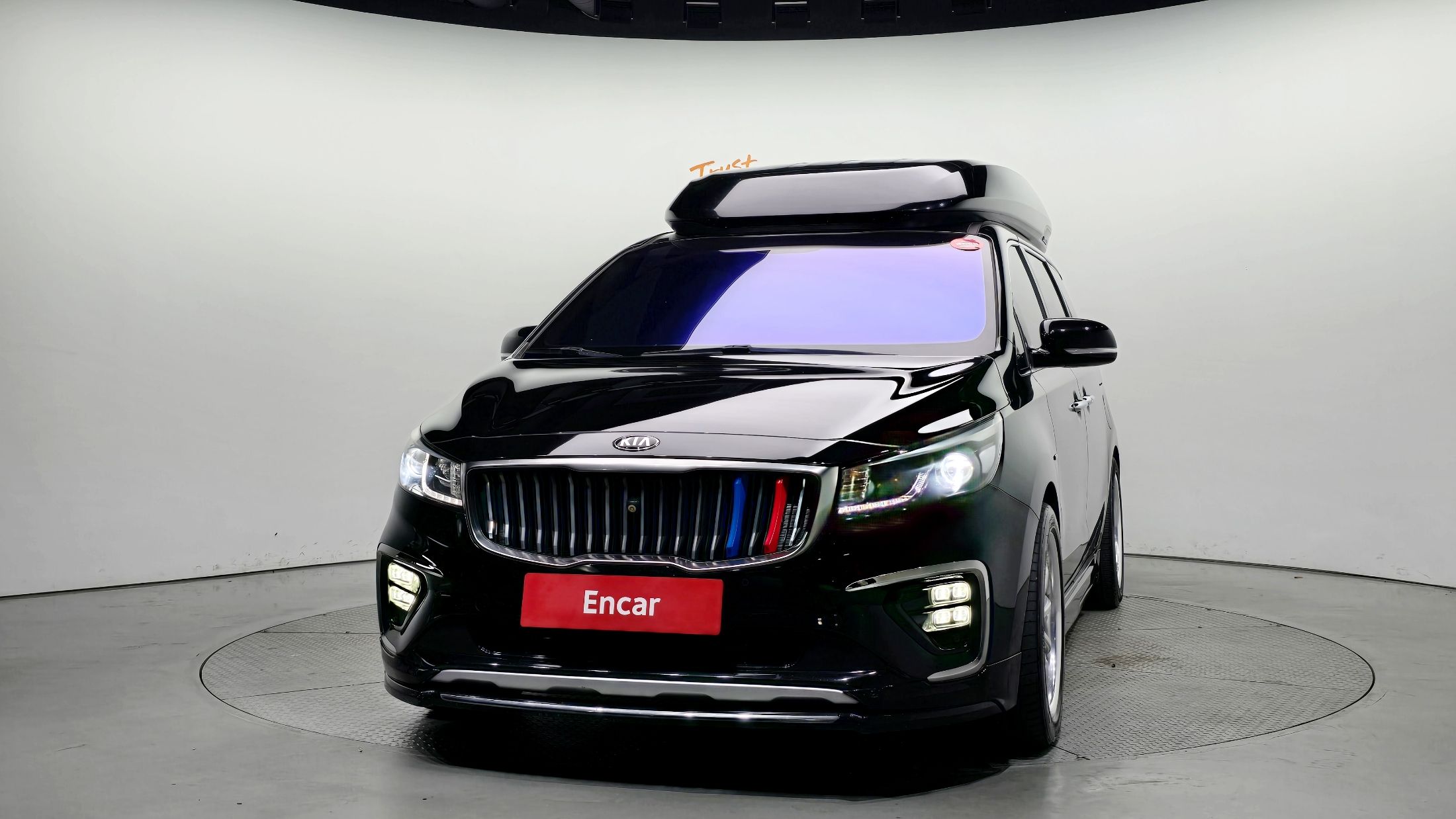 KIA CARNIVAL 2015