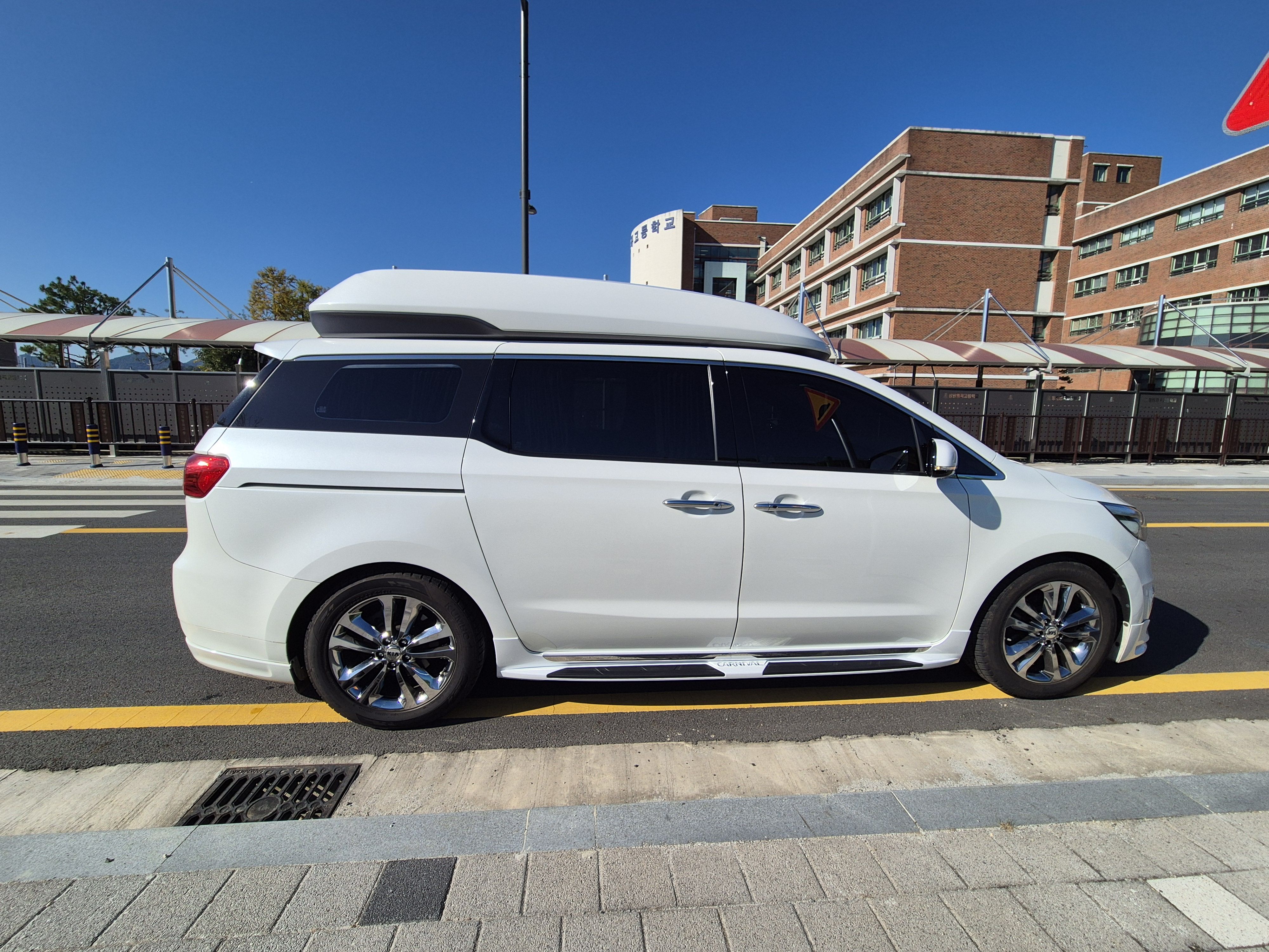 KIA CARNIVAL 2016