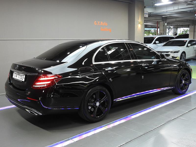 MERCEDES BENZ E-CLASS W213 2017