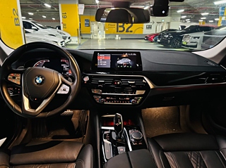 BMW 5-SERIES G30 2019