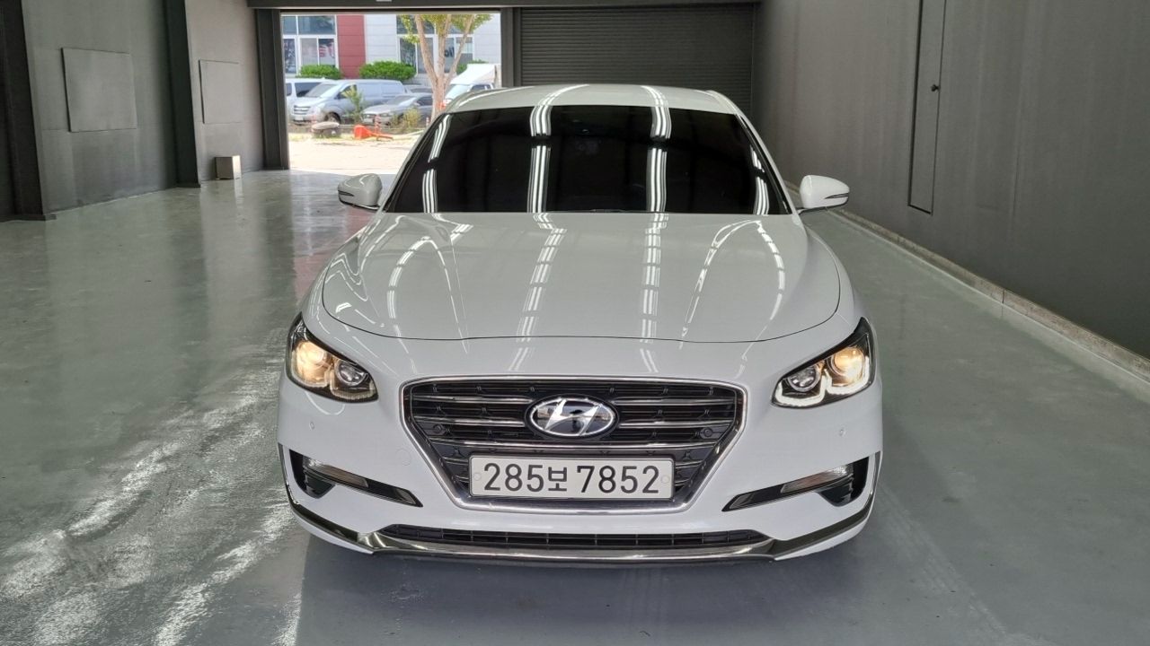 HYUNDAI GRANDEUR IG 2016