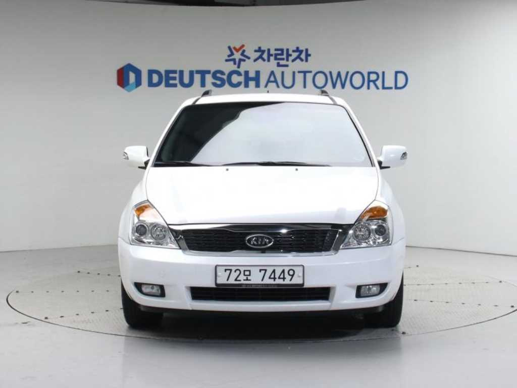 KIA CARNIVAL R 2011