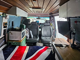 SSANGYONG ISTANA  15 Seater Prime 2003