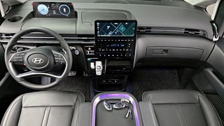 HYUNDAI STARIA 2025