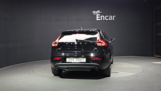 VOLVO V40 2016