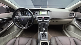 VOLVO V40 2016