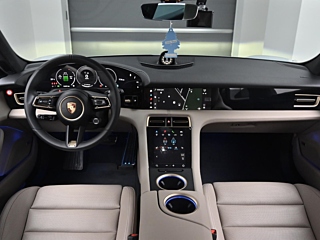 PORSCHE TAYCAN 2024