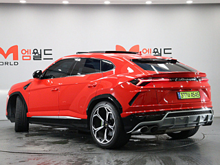 LAMBORGHINI URUS  2020