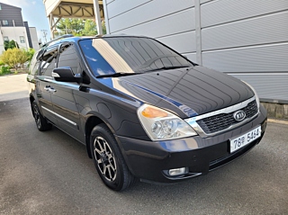 KIA CARNIVAL R 2011